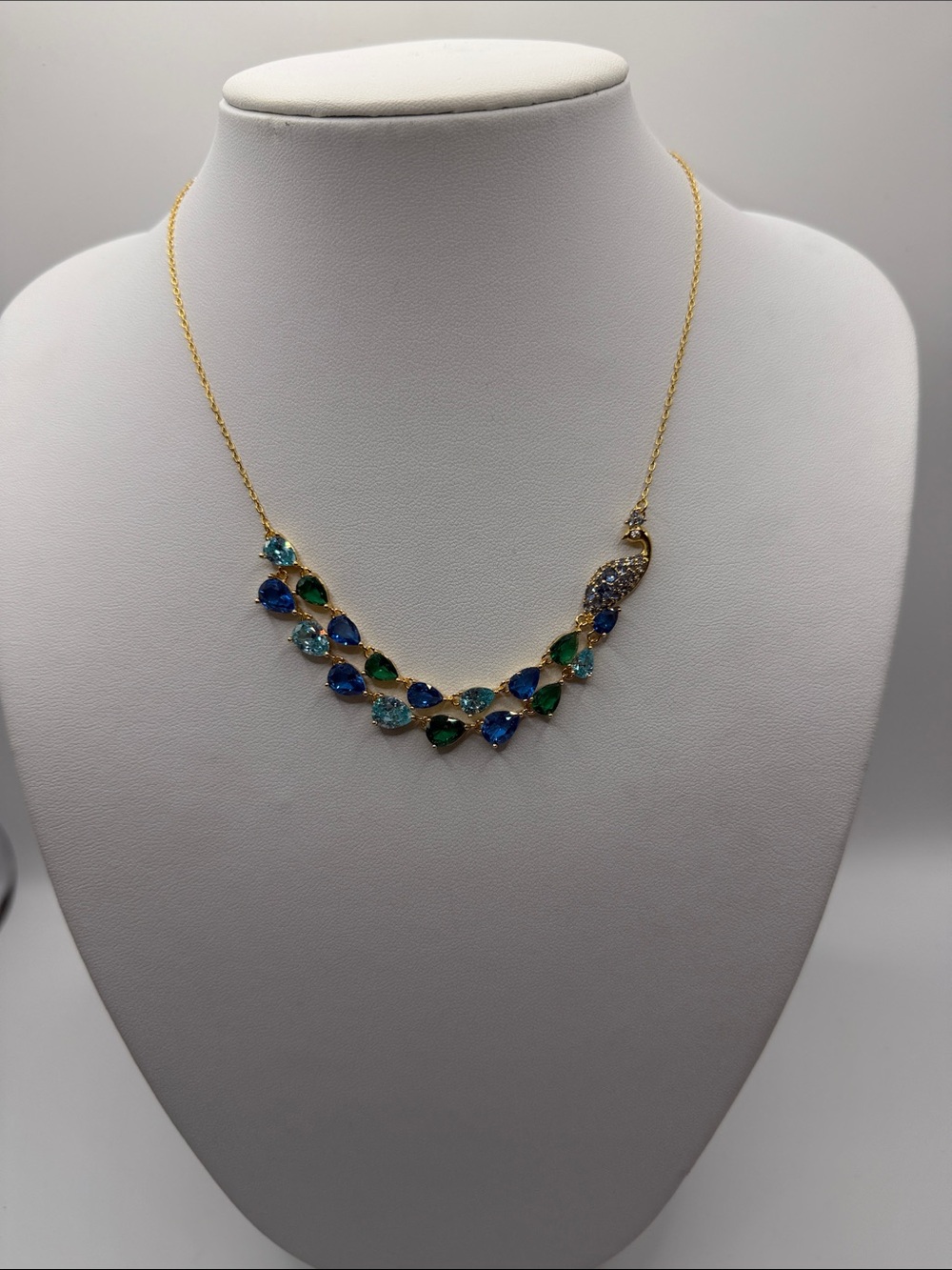 052. Kate Spade Gold-Tone Blue & Green Teardrop Crystal Necklace 16” - 19”
